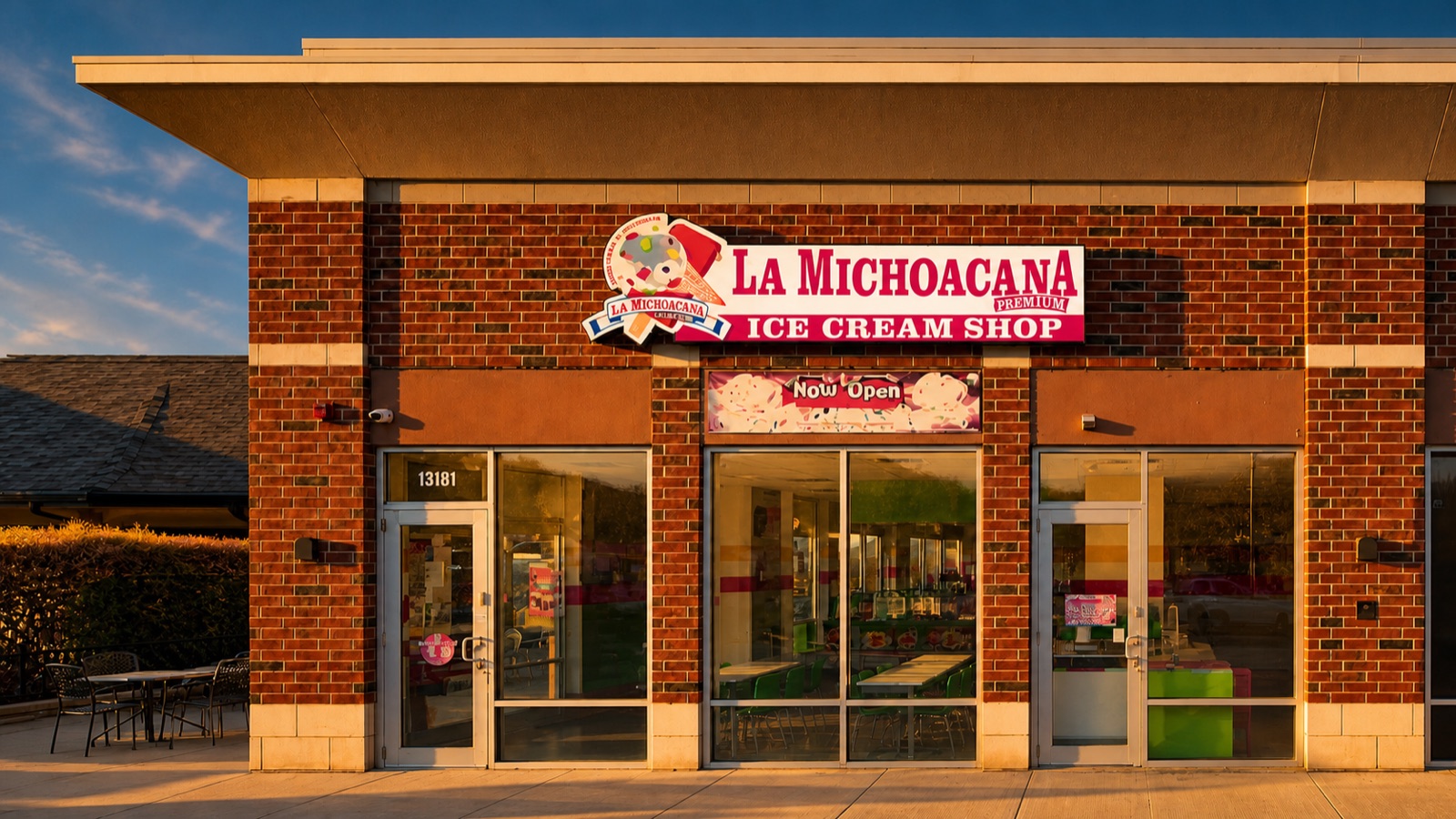 La Michoacana Premium Oak Lawn in the evening light.